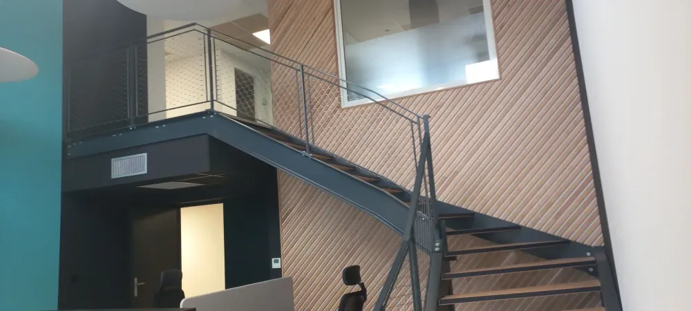 Des escaliers métalliques éléganwebp