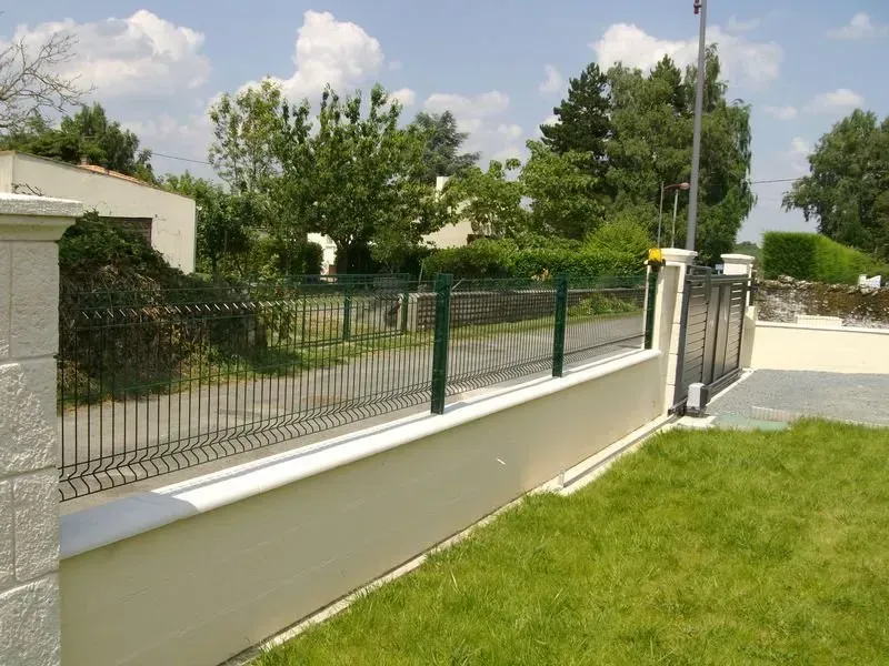 Dessus de mur en grillage rigide