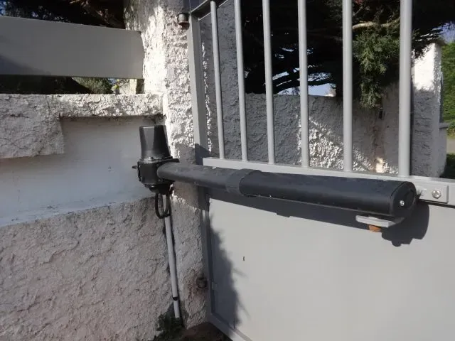 motorisation de portail avec niche dans le mur