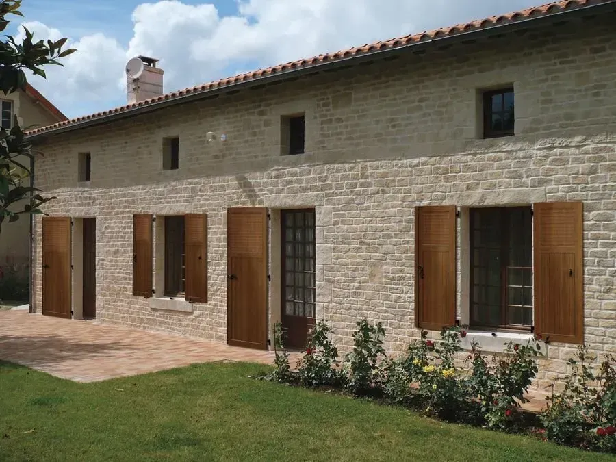 Volets type bois sur maison