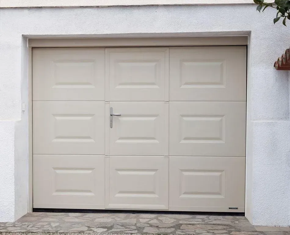 Porte de garage blanche